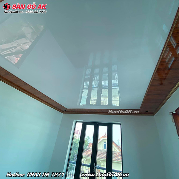 Tấm ốp Nano tráng gương màu trắng WGG01