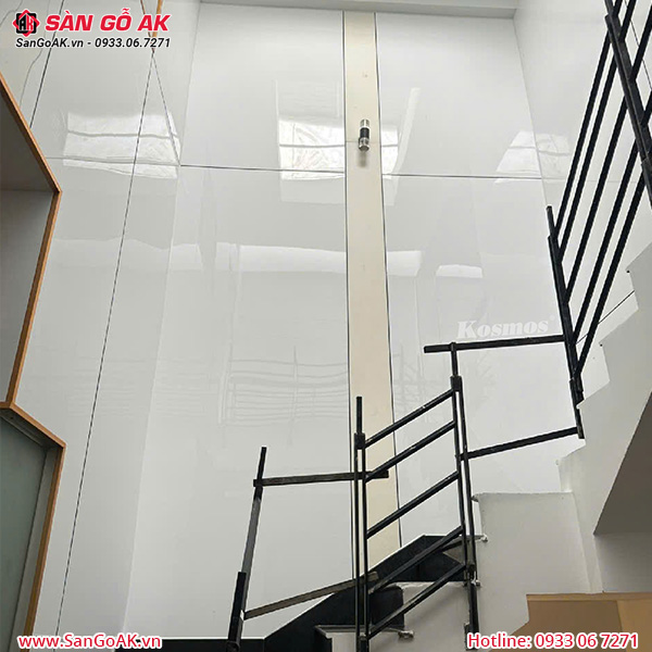 Tấm ốp than tre Kosmos vân đá đơn sắc PET trắng TT-804