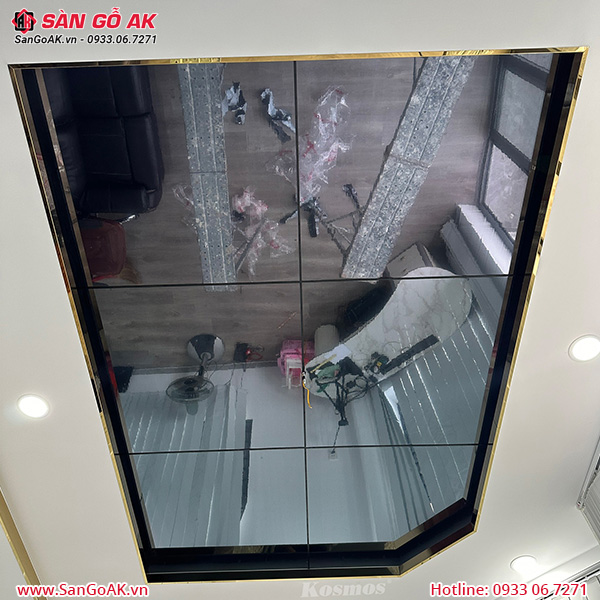 Tấm ốp than tre Kosmos tráng gương PET đen TT-811