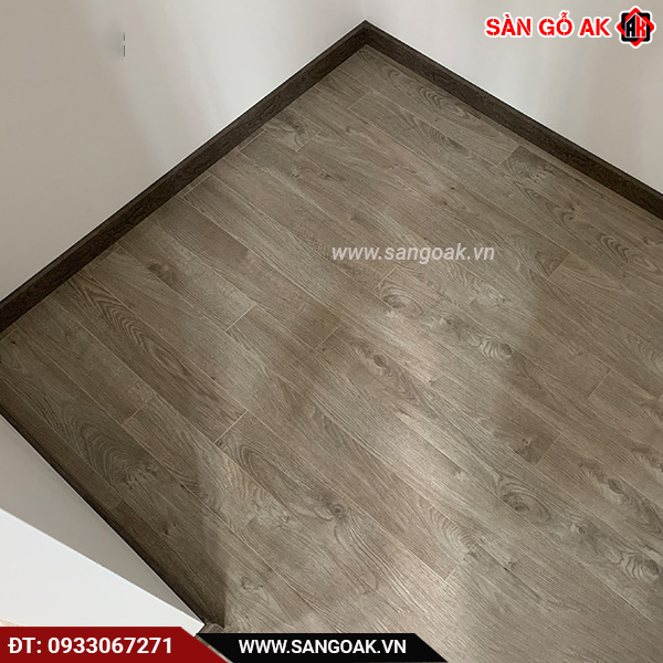 Sàn Gỗ Công Nghiệp Malaysia Robina 8mm O125-BN Bản Nhỏ