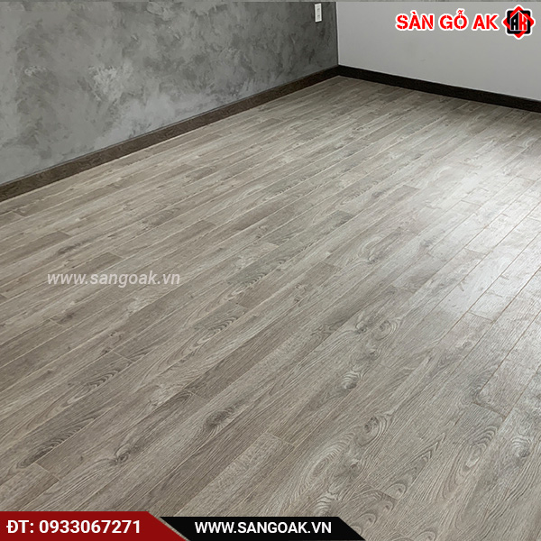 Sàn Gỗ Công Nghiệp Malaysia Robina 8mm O125-BN Bản Nhỏ