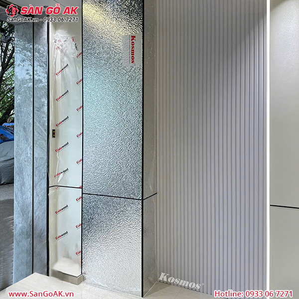 Tấm ốp than tre Kosmos sóng nước PET bạc TT-814