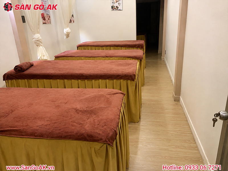 Công trình lót sàn nhựa vân gỗ cho thẫm mỹ viện, spa làm đẹp