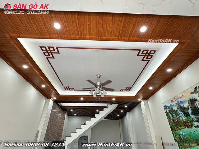 Ốp trần sử dụng tấm ốp Nano màu trắng kết hợp với vân gỗ