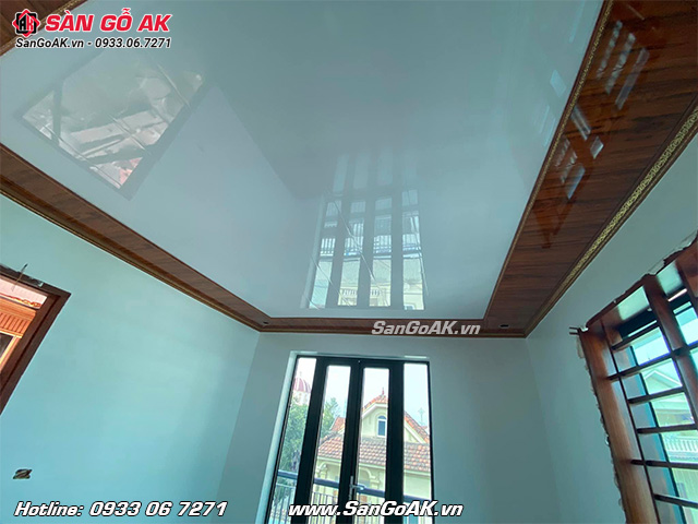 Trần nhà siêu bóng khi sử dụng tấm ốp Nano tráng gương màu trắng