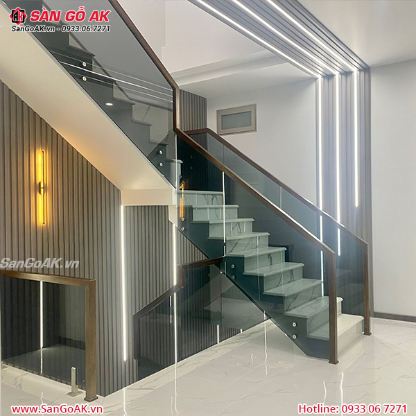 Công trình ốp vách cầu thang bằng tấm ốp lam 3 sóng màu xám