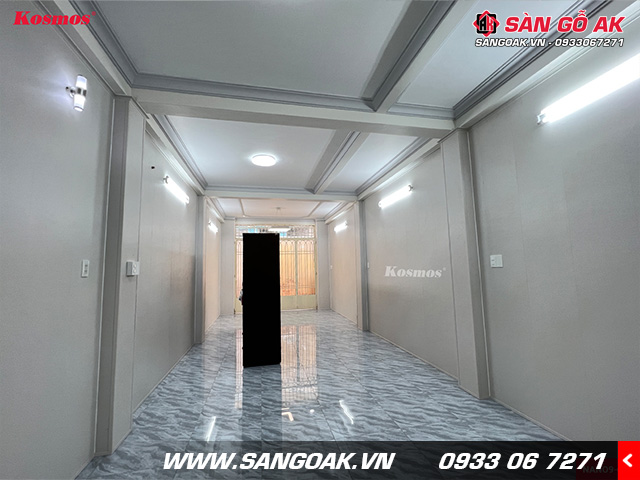 Tấm ốp NANO9-016 màu trắng giúp không gian rộng rãi hơn