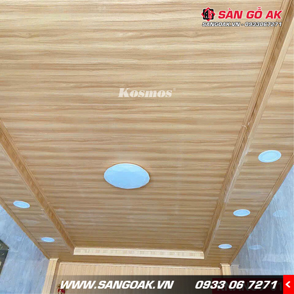 Trang trí trần nhà bằng tấm ốp NANO9-019 giúp không gian trở nên gần gũi, ấm áp