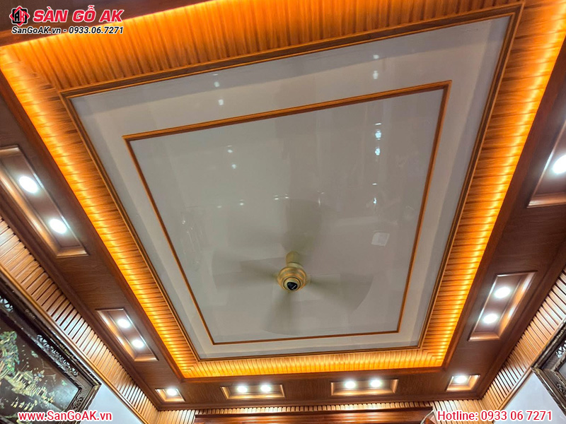Công trình ốp trần giật cấp sang trọng với tấm ốp tráng gương M4