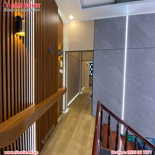 Công trình ốp tường bằng tấm than tre TT-834 vân bê tông xám xi măng