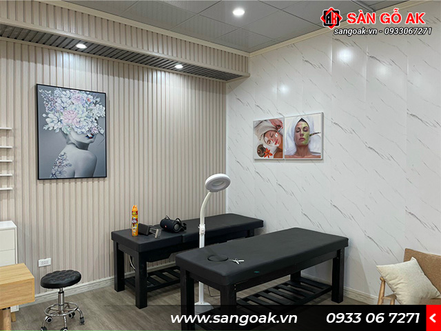 Lam sóng kết hợp với tấm ốp nano vân đá tạo nét độc đáo, sang trọng