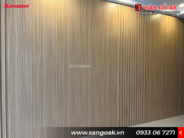 Trang trí tường nhà nên sử dụng kết hợp tấm ốp nano với lam sóng Kosmos