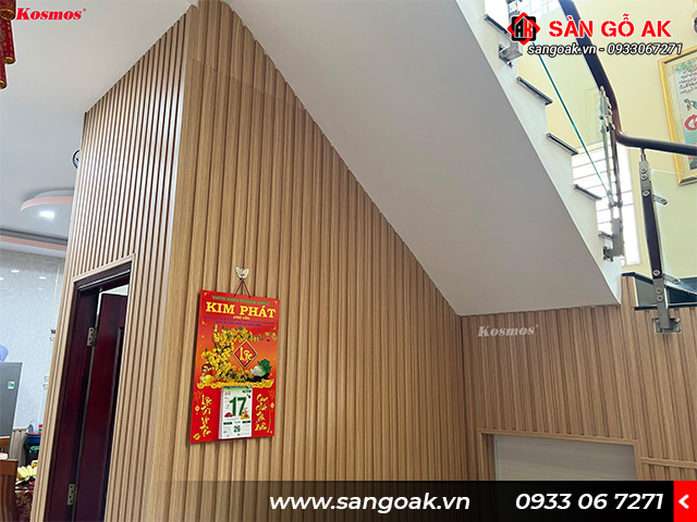 Công trình ốp tường khu vực cầu thang với lam sóng Kosmos K4S152-001