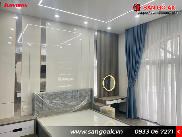 Trang trí phòng ngủ kết hợp tấm ốp nano và lam sóng Kosmos K3S200-100