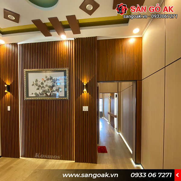 Công trình trang trí phòng khách với lam 4 sóng cao Kosmos 4S200X25-009