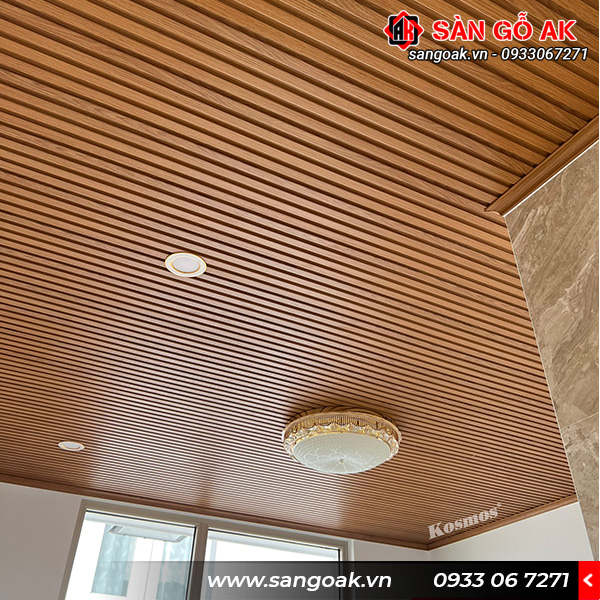 Công trình thực tế trang trí trầ nhà với lam sóng 4S150X9-003 màu gỗ sồi vàng đậm