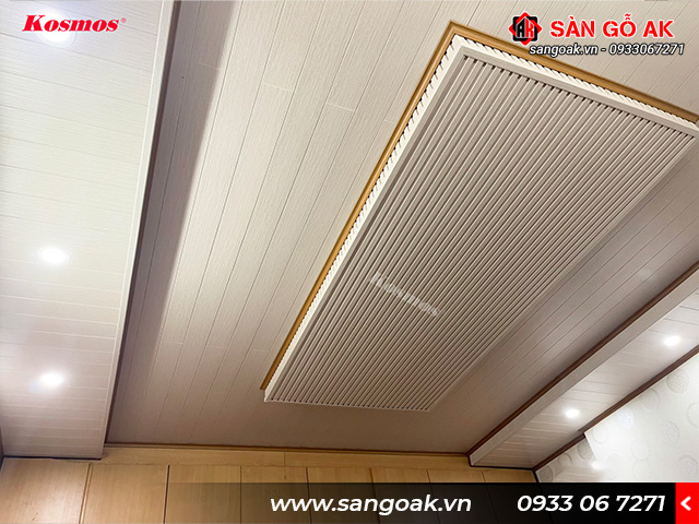 Trang trí trần nhà nên kết hợp tấm ốp nano với lam sóng Kosmos 4S150X9-005