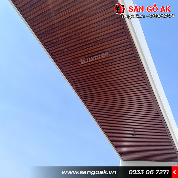 Lam sóng Kosmos còn được sử dụng để ốp trần tạo nét độc đáo, sang trọng