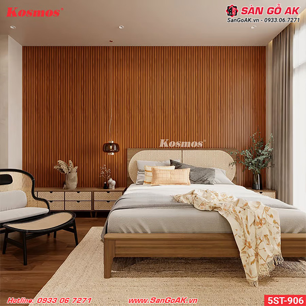 Ốp vách đầu giường phòng ngủ với lam sóng 5ST-906 vân gỗ đỏ cam
