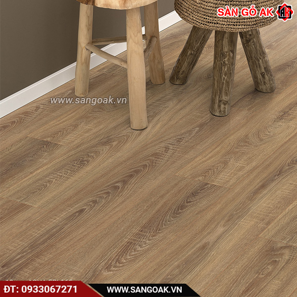 Sàn gỗ công nghiệp Egger Aqua 12mm EPL165 màu vàng nhạt trung tính