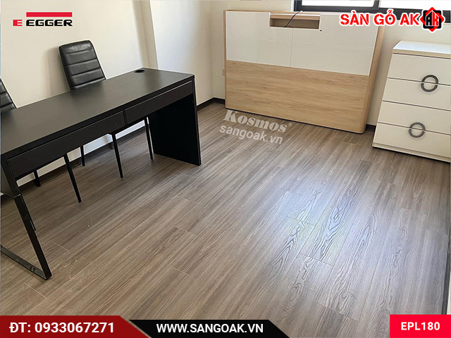 Thi công sàn gỗ Egger EPL180 siêu chịu nước, chống mối mọt