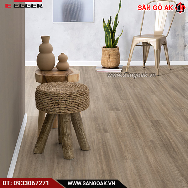Sàn gỗ công nghiệp Egger Aqua 8mm EPL180 vân gỗ sồi màu xám pha vàng