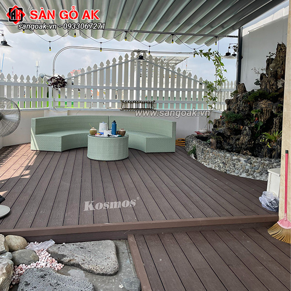 Công trình lắp đặt sàn gỗ nhựa trang trí khu vực sân thượng