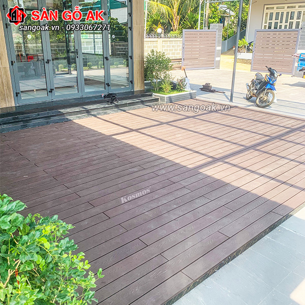 Sàn gỗ nhựa có thể dùng để lót sàn cho sân trước nhà