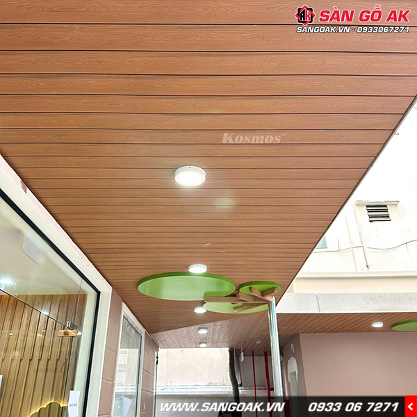 Tấm ốp ngoài trời thích hợp trang trí tạo điểm nhấn khu vực mái hiên