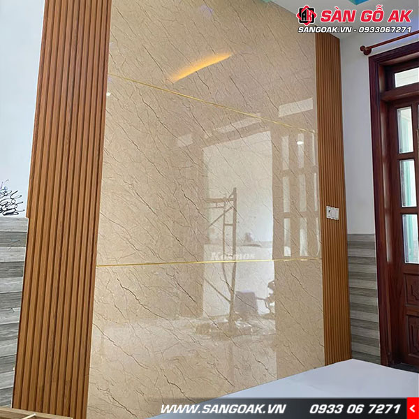 Kết hợp tấm ốp lam sóng với PVC2002 vân đá để trang trí phòng khách