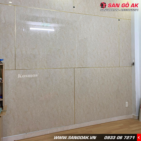 Tấm ốp vân đá vàng kem Marble PVC2006 kết hợp với nẹp nhôm trang trí