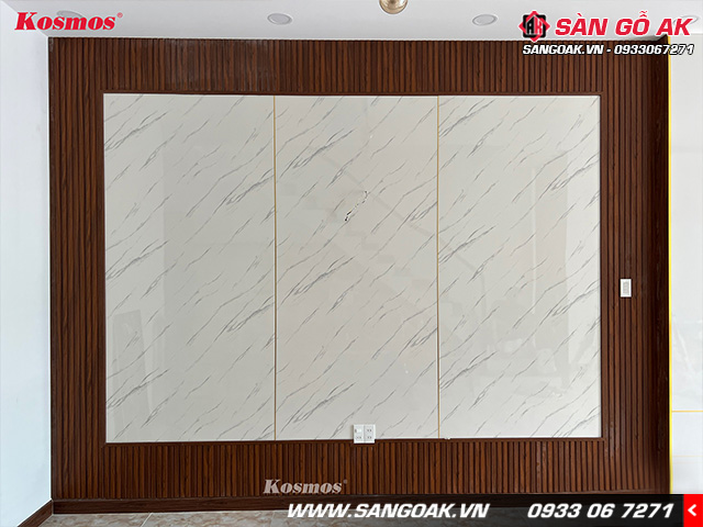 Ốp tường kết hợp tấm PVC2007 vân đá với lam sóng vân gỗ mang lại vẻ đẹp sang trọng ấn tượng hơn