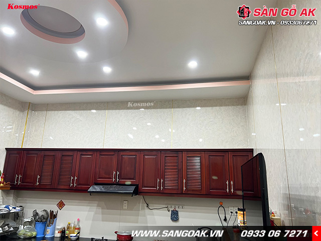 Tấm PVC vân đá dễ vệ sinh, chống ẩm tốt sẽ giúp cho phòng bếp luôn sạch sẽ