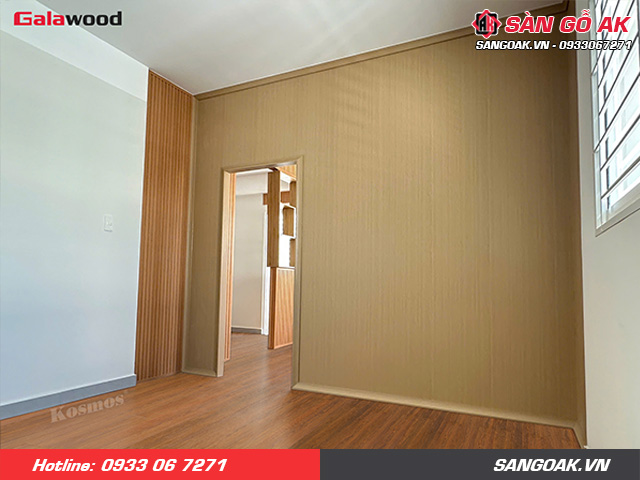 Bộ vách ngăn giả gỗ vàng sồi đậm Galawood giúp phân chia không gian hoàn hảo