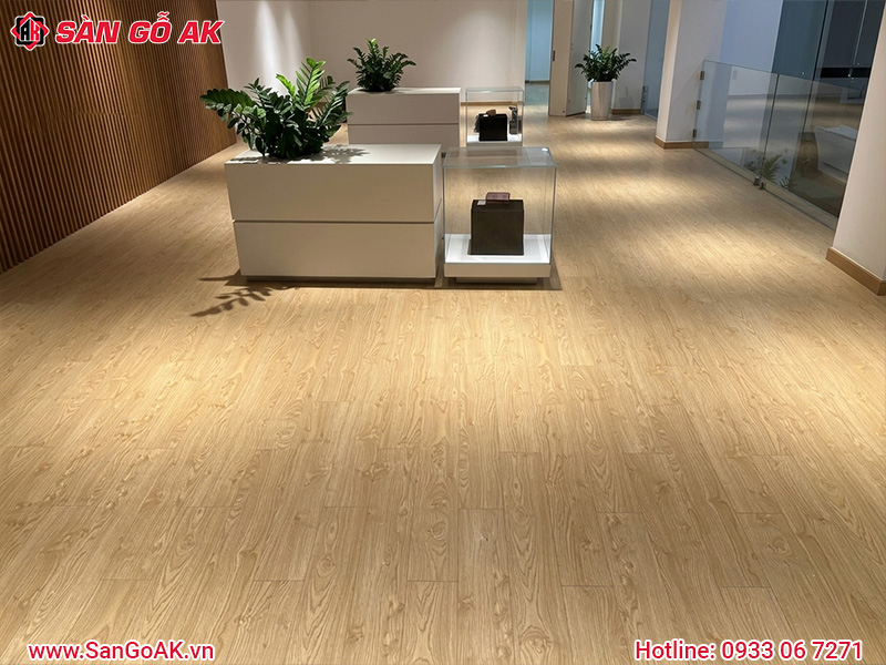 Chọn Sàn Gỗ Công Nghiệp Cho Khu Trưng Bày Sản Phẩm