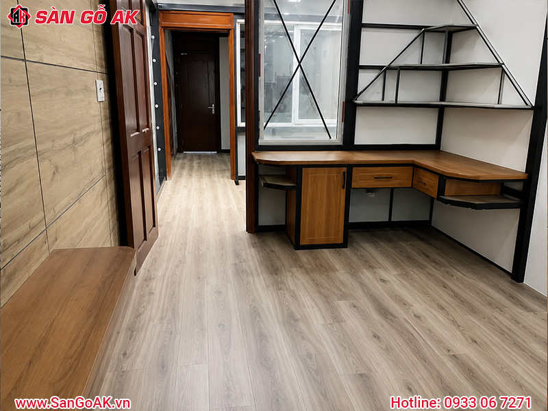 Thi Công Sàn Nhựa Dán Keo Giả Gỗ Cho Phòng Ngủ Trọn Gói