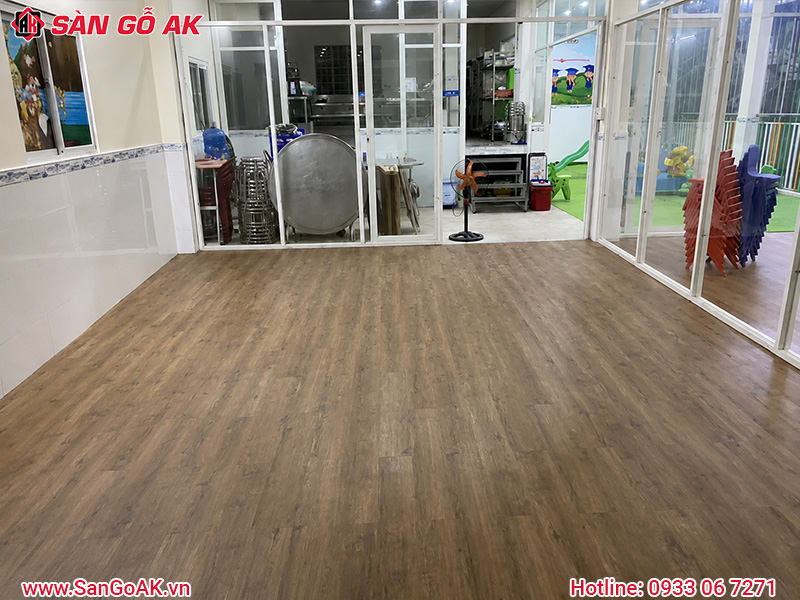 Trường Học Lát Sàn Nhựa Dán Keo Sang Trọng