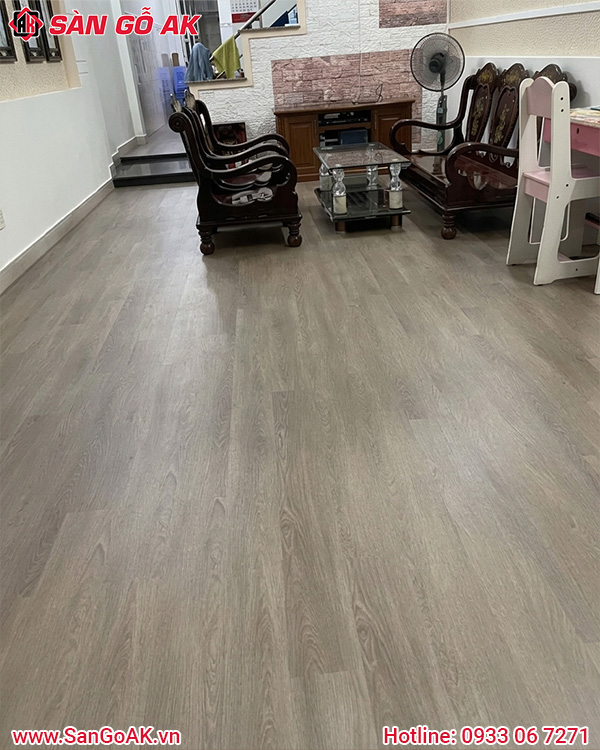 Thi Công Sàn Nhựa Hèm Khóa Cho Phòng Khách Tại Tây Ninh