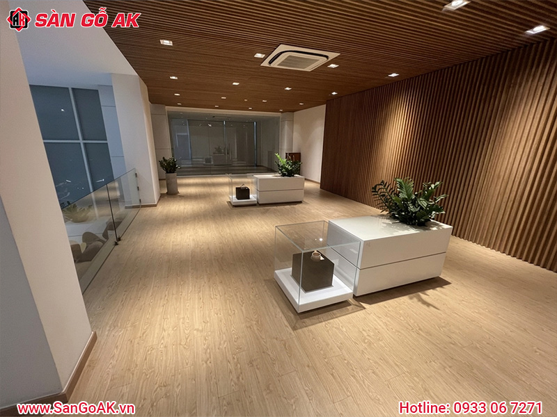 Sàn Gỗ Công Nghiệp Cho Cửa Hàng Sang Trọng