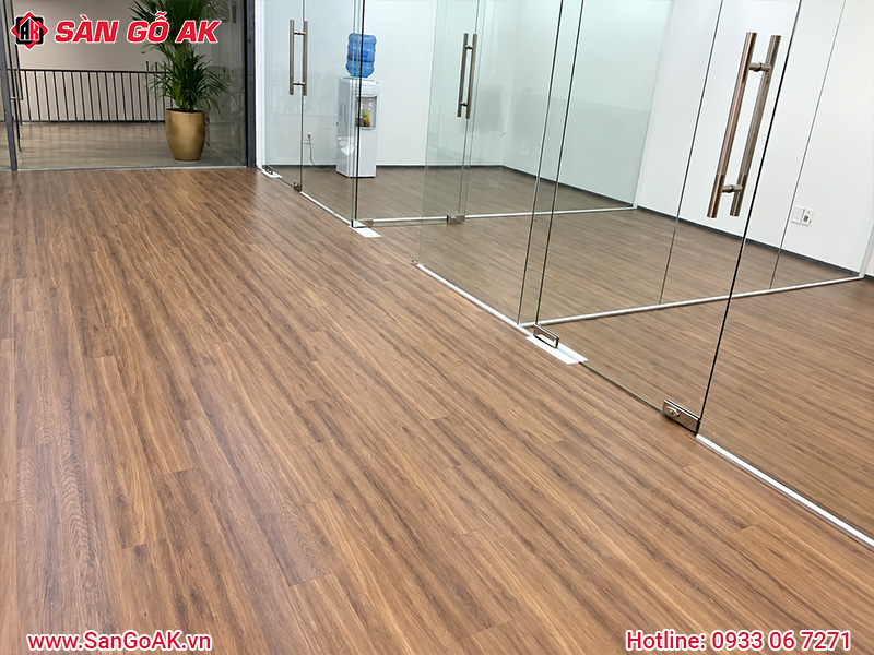 Lót Sàn Gỗ Công Nghiệp Chống Ẩm Cho Văn Phòng Bền Đẹp
