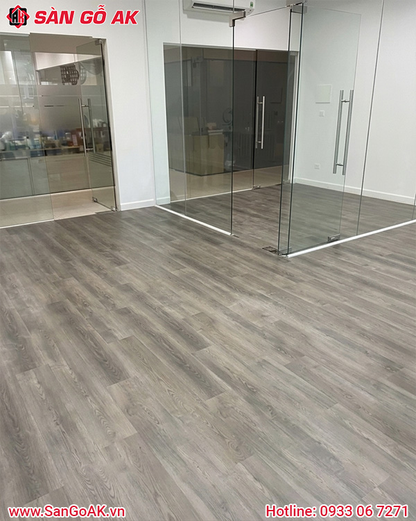 Lót Sàn Nhựa Hèm Khóa Cho Khu Vực Làm Việc Công Ty