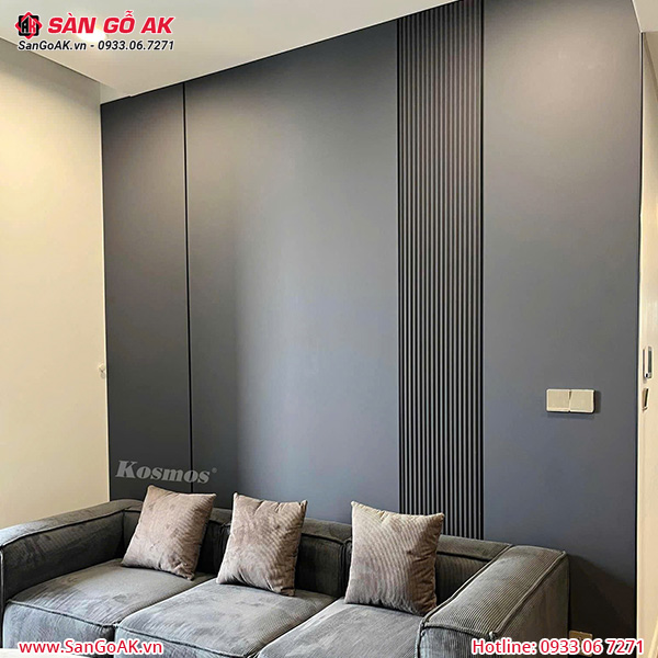 Tấm ốp than tre và lam sóng đồng màu xám ốp tường phòng khách