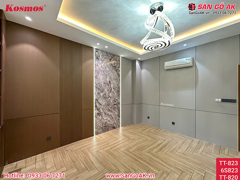 Lam sóng vân gỗ nâu kết hợp với tấm ốp than tre trang trí phòng khách sang trọng