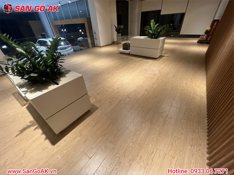 Sàn Gỗ Công Nghiệp Cho Showroom Trưng Bày