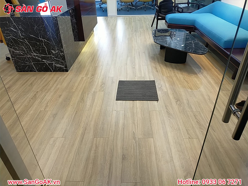Sàn Gỗ Công Nghiệp Nâng Tầm Hình Ảnh Doanh Nghiệp
