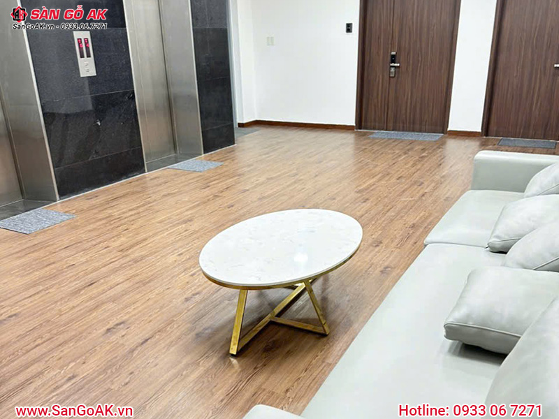 Lát sàn nhựa dán keo cho căn hộ cao cấp
