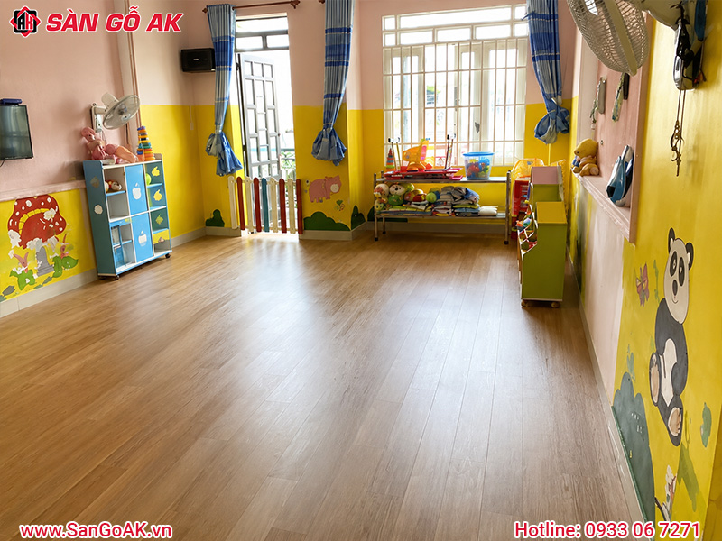 Trường Học Lát Sàn Nhựa Dán Keo Hạn Chế Bám Bụi