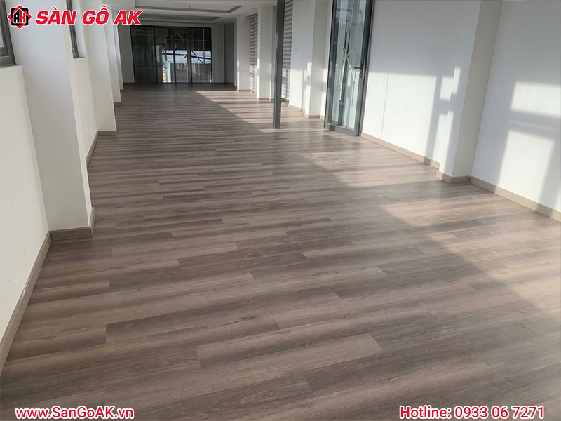 Nâng Cao Hình Ảnh Doanh Nghiệp Với Sàn Nhựa Hèm Khóa