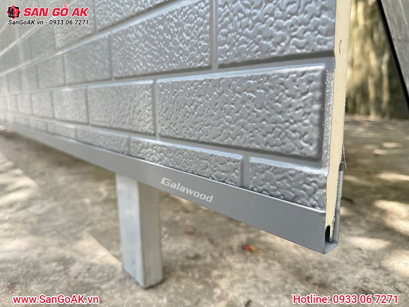 Thi công nẹp chữ L màu xám LPN-02 ốp tấm Panel đầu tiên