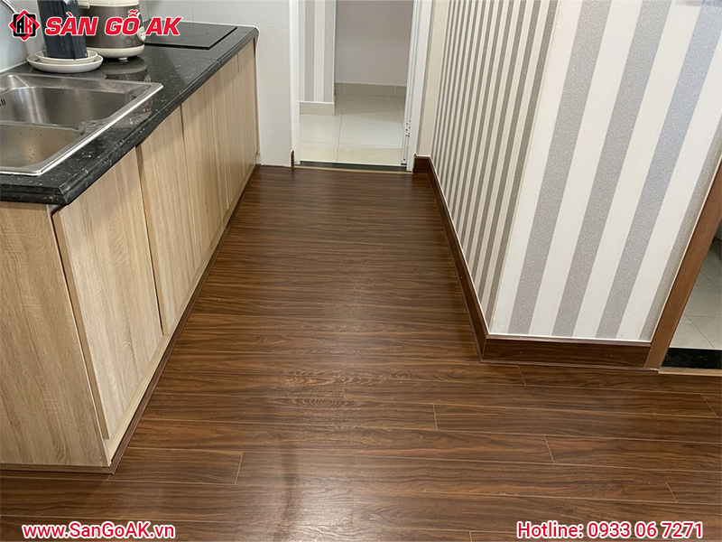 Tạo Điểm Nhấn Cho Khu Vực Bếp Với Sàn Gỗ Công Nghiệp